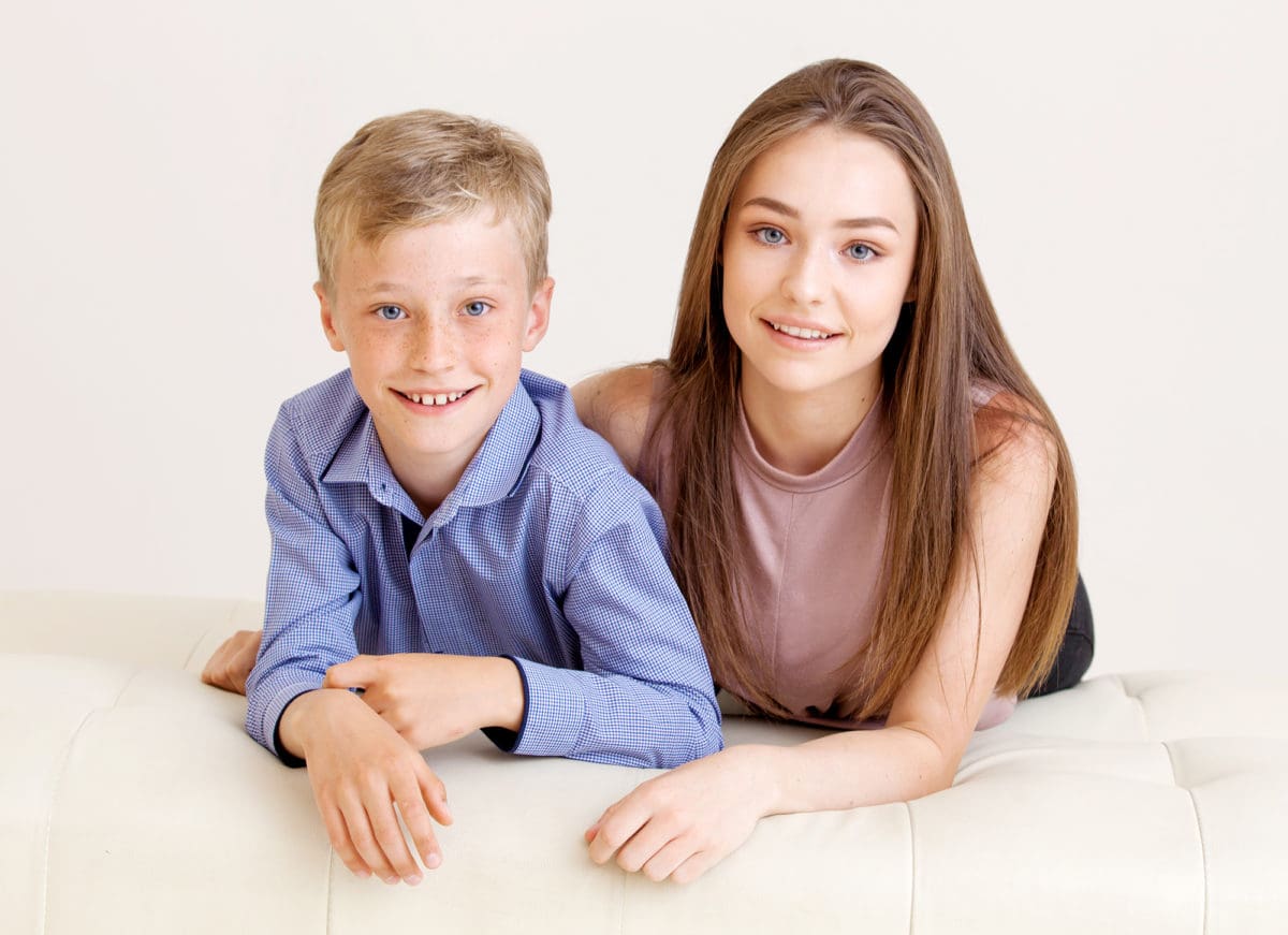 Photographic portrait of two kids